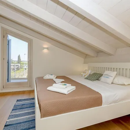 Caesar Luxury M14 アパート シルミオーネ